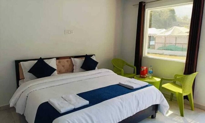 Paliyal Gaon Hotel | Waterfront Resort By Mudras