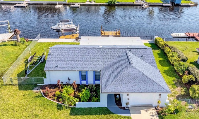 Spring Hill House | WATERFRONT RETREAT WITH DIRECT GULF ACCESS – GOLF CART, KAYAKS, BIKES & MORE!