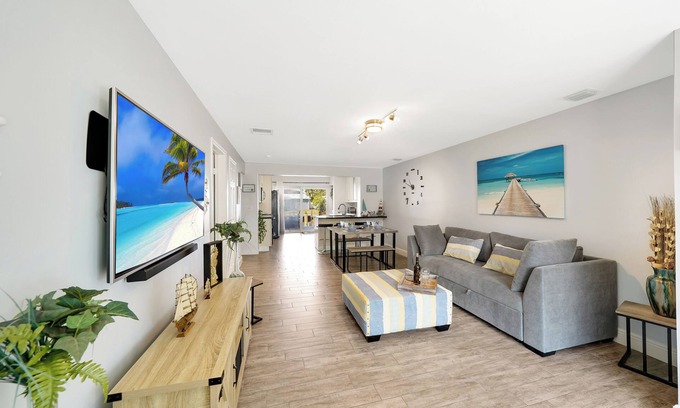 Argonaut Isle House | Waterfront Retreat Near FLL/Hollywood/Dania - 2BR w/BBQ, Kayaks & Beach Access