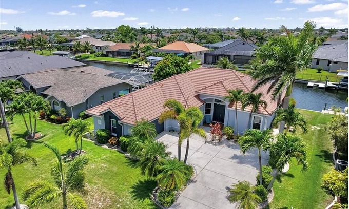 Pelican House | Waterfront retreat with Pool and Hot Tub