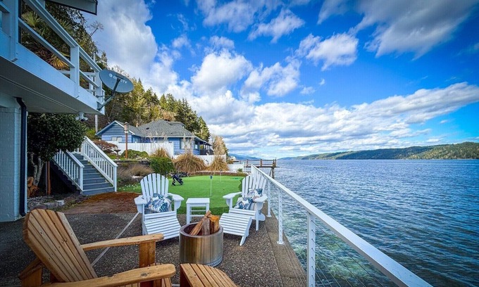 Potlatch House | Waterfront Retreat with Hot Tub, Kayaks & Private Beach – w/Lower Fall Rates!