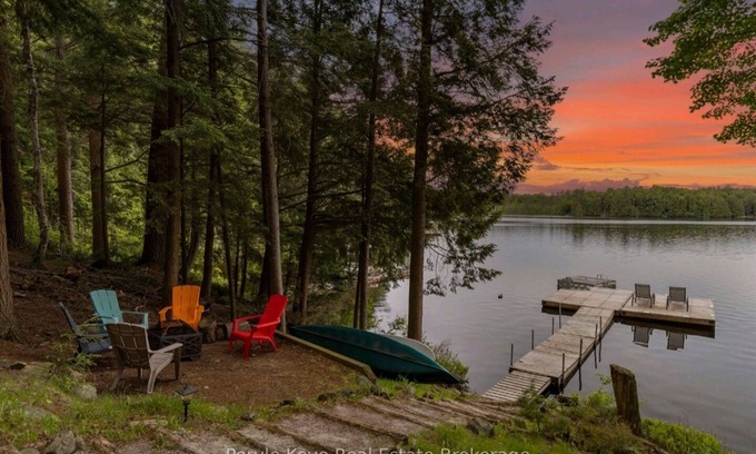 Bracebridge Cottage | Waterfront Sanctuary 3bd unforgettable Muskoka cottage