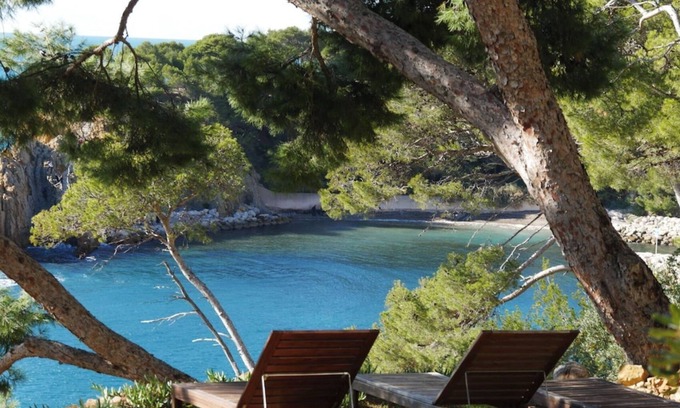 Ensues-la-Redonne Villa | Waterfront, sleeps 8, direct access to the sea in 1 min.