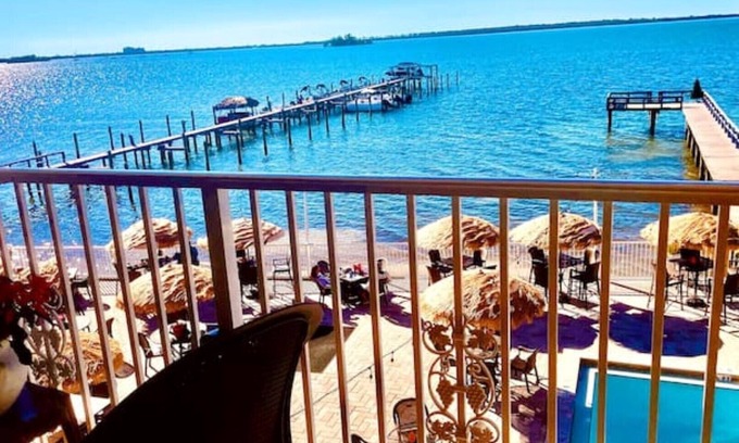 Dunedin Apartment | Waterfront Spectacular views condo-hotel studio