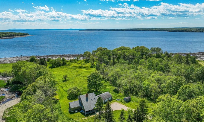 Penobscot House | Waterfront stay with scenic deck, grill, smart TVs, shore access - dog-friendly
