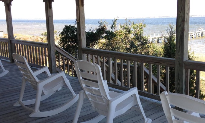 Emerald Isle House | WATERFRONT! Tranquility bytheSea, CShoreBeachHome, Across from Beach onthe Sound