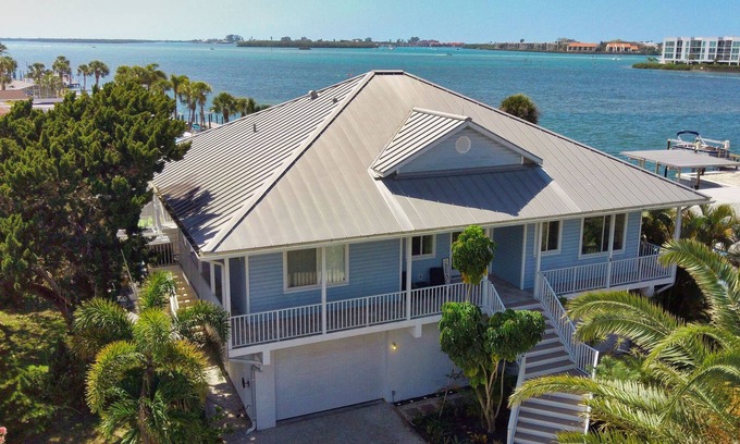 Englewood House | Waterfront Tropical Paradise, 5mins. to beach, pool/hot tub, game room, kayaks