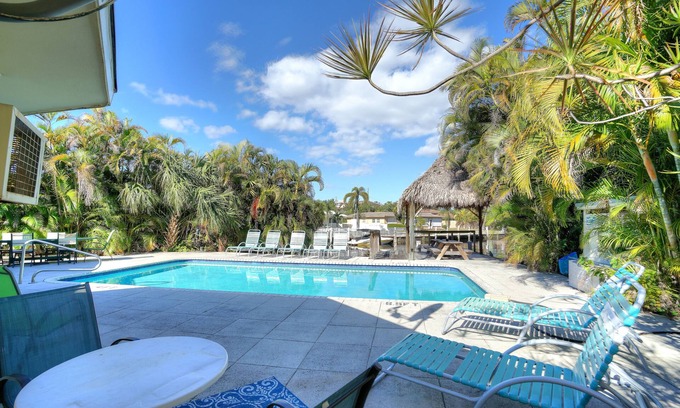 East Fort Lauderdale Apartment | Waterfront Cottage, pool, walking to the Beach and Lauderdale by the Sea Center