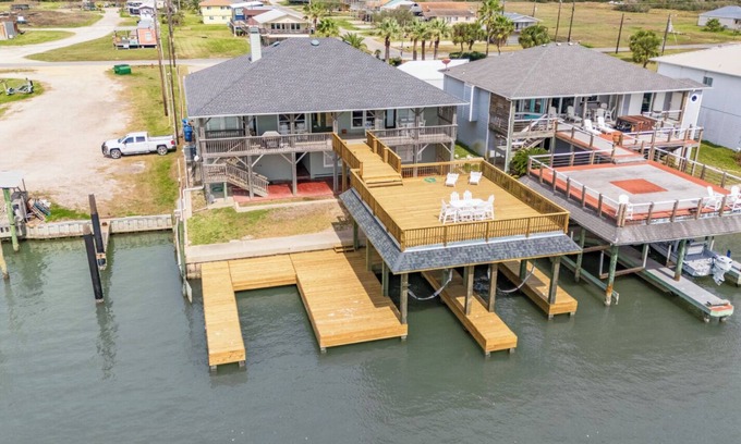 Port O Connor House | WATERFRONT Vista de la Bahia on the ICW