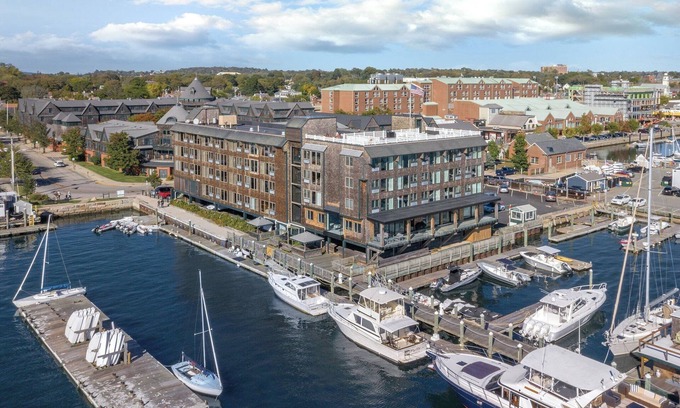The Point Hotel | Waterfront! Wyndham Inn on Long Wharf Resort