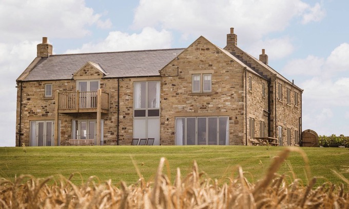 Richmond Cottage | Waterloo Lodge - a house that sleeps 12 guests in 6 bedrooms
