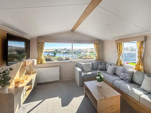 Winestead House | Waterside Lodge