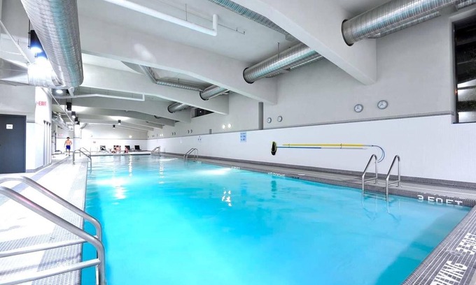 Crosstown Condo | Waterview Bright AC condo in vancouver DT2BR3BD 2BTsleeps 4 guests free parking