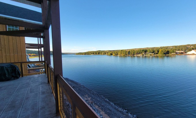 Houghton Cabin | Waterway Trailside Fun Cabin 24B