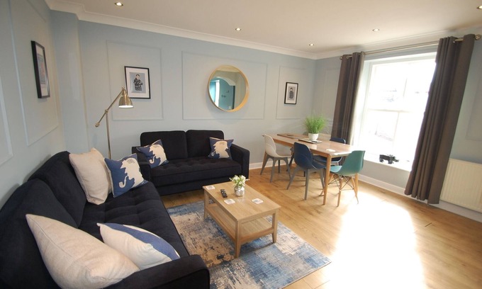 Abergavenny Apartment | Watson 2 Bed apartment with 2 bathrooms/ensuite