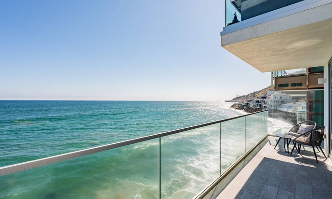 Eastern Malibu House | Wavecrest Malibu by Fieldtrip | Designer Artist Escape w/Panoramic Ocean Views