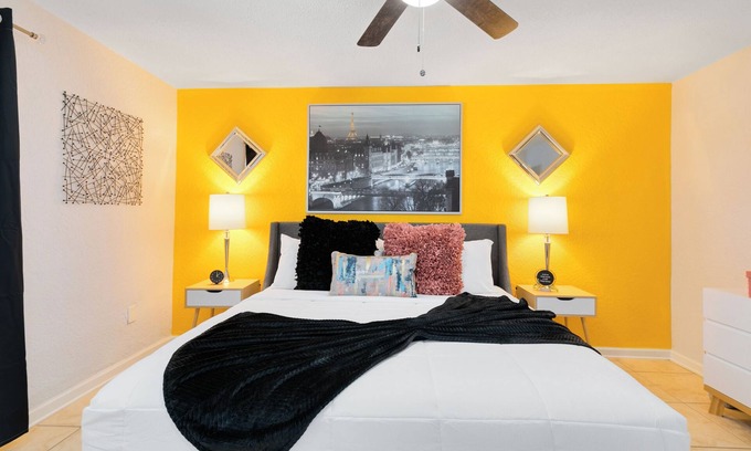 Indian Harbour Beach Apartment | Waveside~ Walk to the beach, Pool, BBQ, Games, Gym