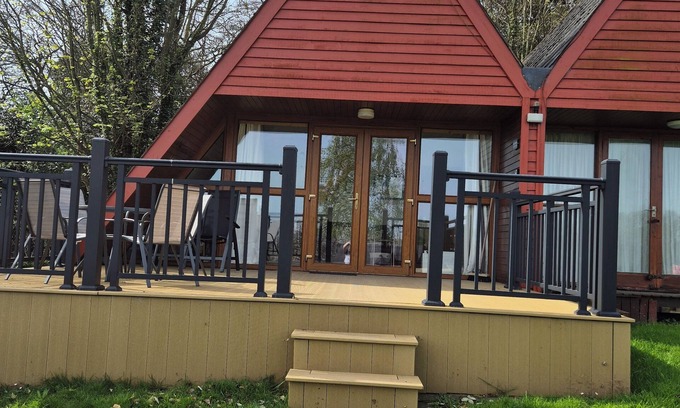 Deal Ski Chalet | WAYFARERS-Stunning SEA VIEWS at Kingsdown Park, with pool on site no118