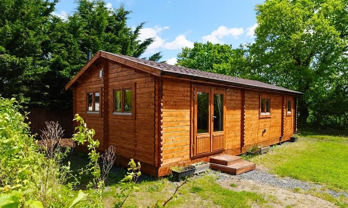 Wincanton Cottage | We adore the peaceful rural setting of this cosy lodge, with a great village inn just 1 mile away.
