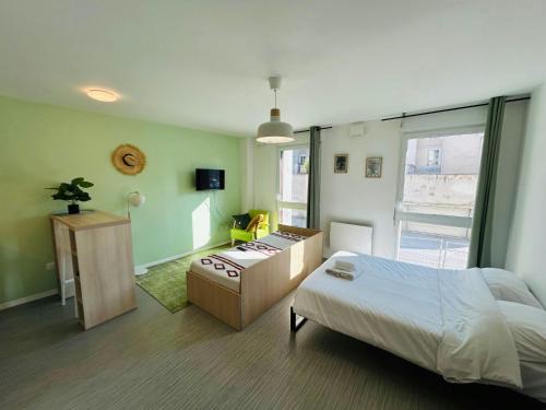 Barbatre Apartment | We Live In R - Suite 102