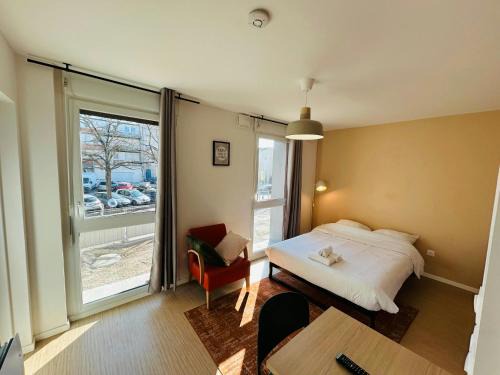 Barbatre Apartment | We Live In R - Suite 103