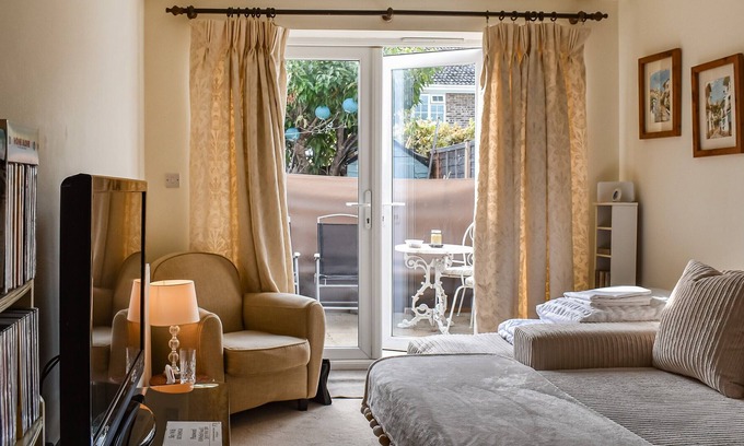 Hayling Island Cottage | We love the apartment set within 1 mile of Hayling Islands foreshore and an ideal base to explore th