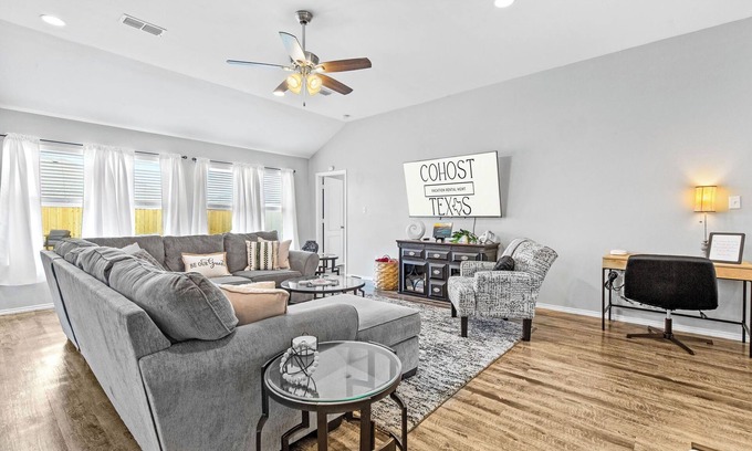 Abilene House | Weekday Fall Deals ~ Near Dyess ~Pets OK~ Sleeps 8 ~ 5 Stars ~ Spacious ~Clean