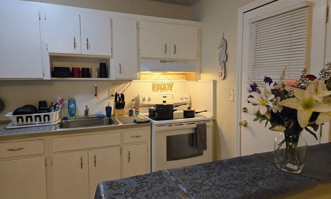 West Little River Bed & Breakfast | Weekly and monthly specials available! Female Only!