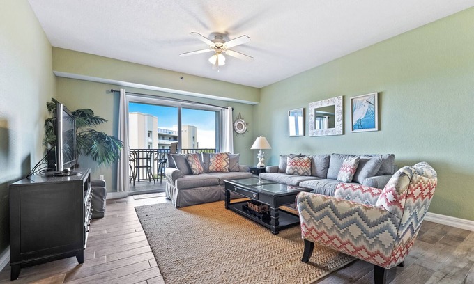 New Smyrna Beach Condo | Weekly Discount! Oceanwalk condo tucked away on the 5th floor. OW14-505