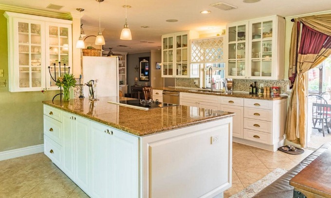 Golfview Harbor House | Weekly Discounts in Boynton. We will beat any price on a comparable property!