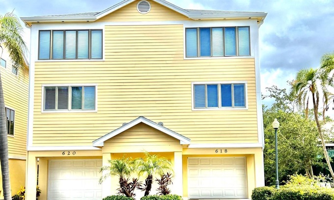 Whitney Beach House | Weekly/Monthly Rental - Spacious Condo In Longboat Key Resort Close To.