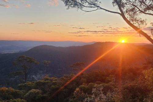 Mount Victoria House | Weemilah Spectacular Valley and Escarpment Views