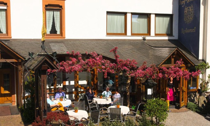 Reil Hotel | Weinhaus Burg-Schneider