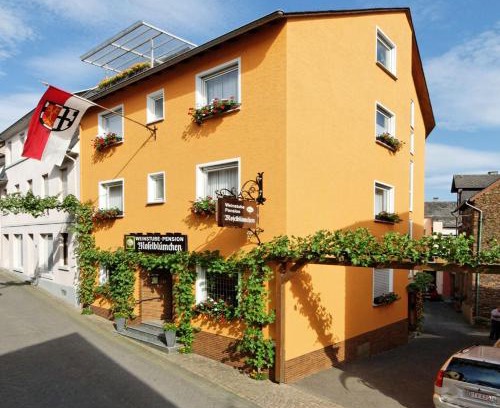 Zeltingen-Rachtig House | Weinstube Pension Moselblümchen