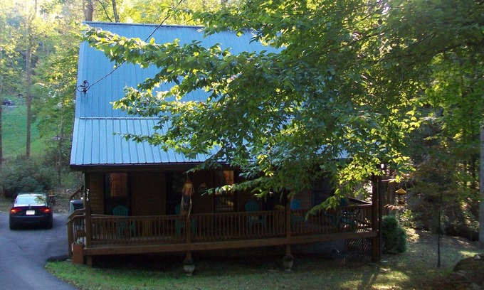 Mount Nebo House | Welcome to Almost Heaven. Short walk to Summersville lake! Sleeps 8, hot tub.