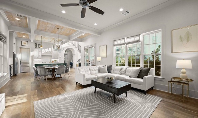 Highlands - Perkins House | Welcome to Casa De Burreaux - Stylish Home