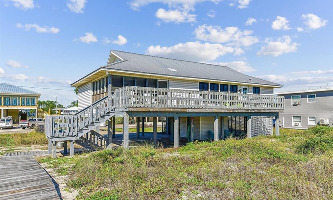 East End House | Welcome to Dapper Dolphin!
