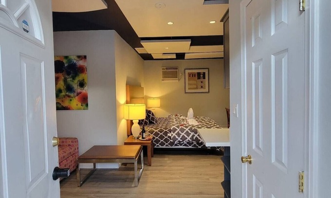 Paradise Apartment | Welcome to Fabulous Las Vegas! Located minutes away from the Las Vegas Strip