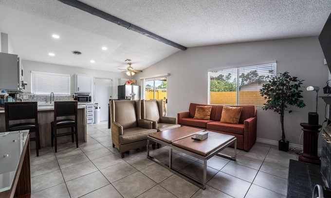 Spring Valley House | Welcome to Fabulous Las Vegas! Located minutes away from the Las Vegas Strip