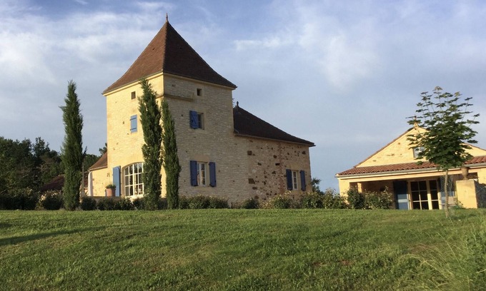 Montclera Cottage | WELCOME TO LA QUINTOU, RUSTIC HOLIDAY HOUSE ON THE BORDER OF THE LOT AND DORDOGNE