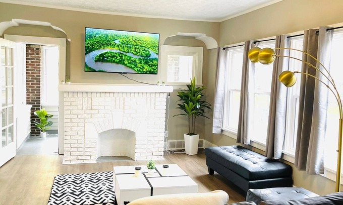 Cleveland Apartment | Welcome to our charming two-bedroom retreat nestled in the heart of West Cleveland