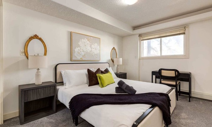 Sunnyside Apartment | Welcome to our Urban Nest in Sunnyside