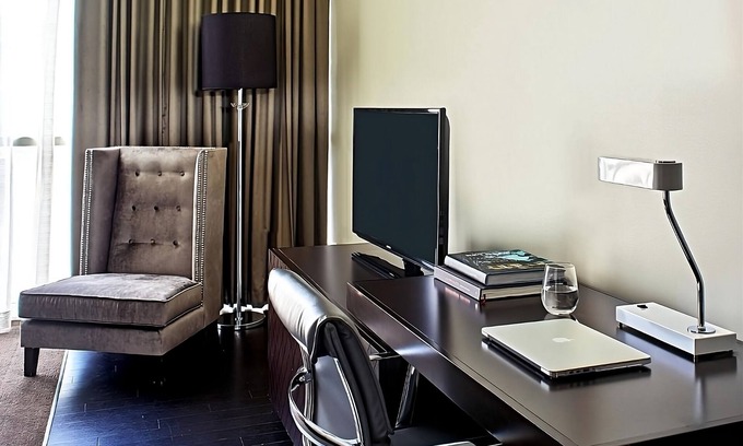 West Plaza Hotel | Welcome To Paradise! 2 Classy Units, Near Kemper Museum Of Contemporary Art