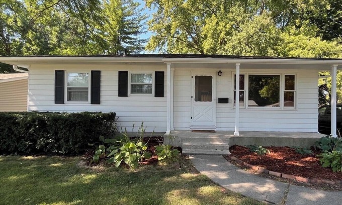 Ames House | Welcome to the Central Hearth! Spacious 3 bd 2 bath. Centrally located Sleeps 8!