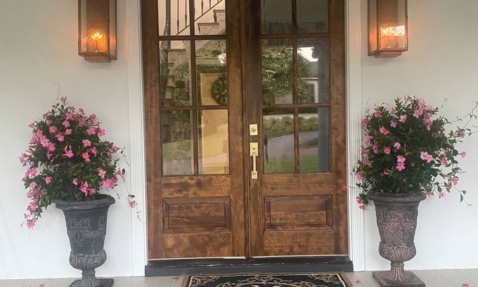 Country Club House | Welcome to the perfect Oxford getaway for an Ole Miss game.