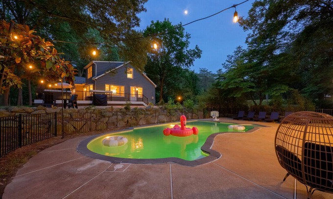 Golts House | Welcome to the secluded waterfront oasis