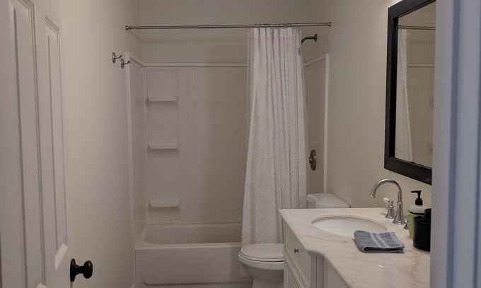 Guerneville House | Welcome to this well-appointed Vacation Beach cottage.