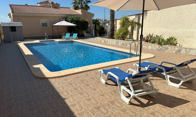 Rojales Villa | Welcome to Villasol, a spacious villa with private pool!