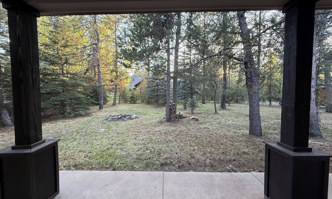 Wagon Wheel Cabin | Welcome to Waddington Pines, a serene cabin in charming Donnelly!