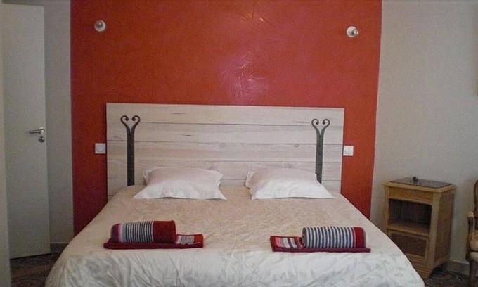 Murviel-les-Beziers Cottage | Welcome under the arbor: small gite